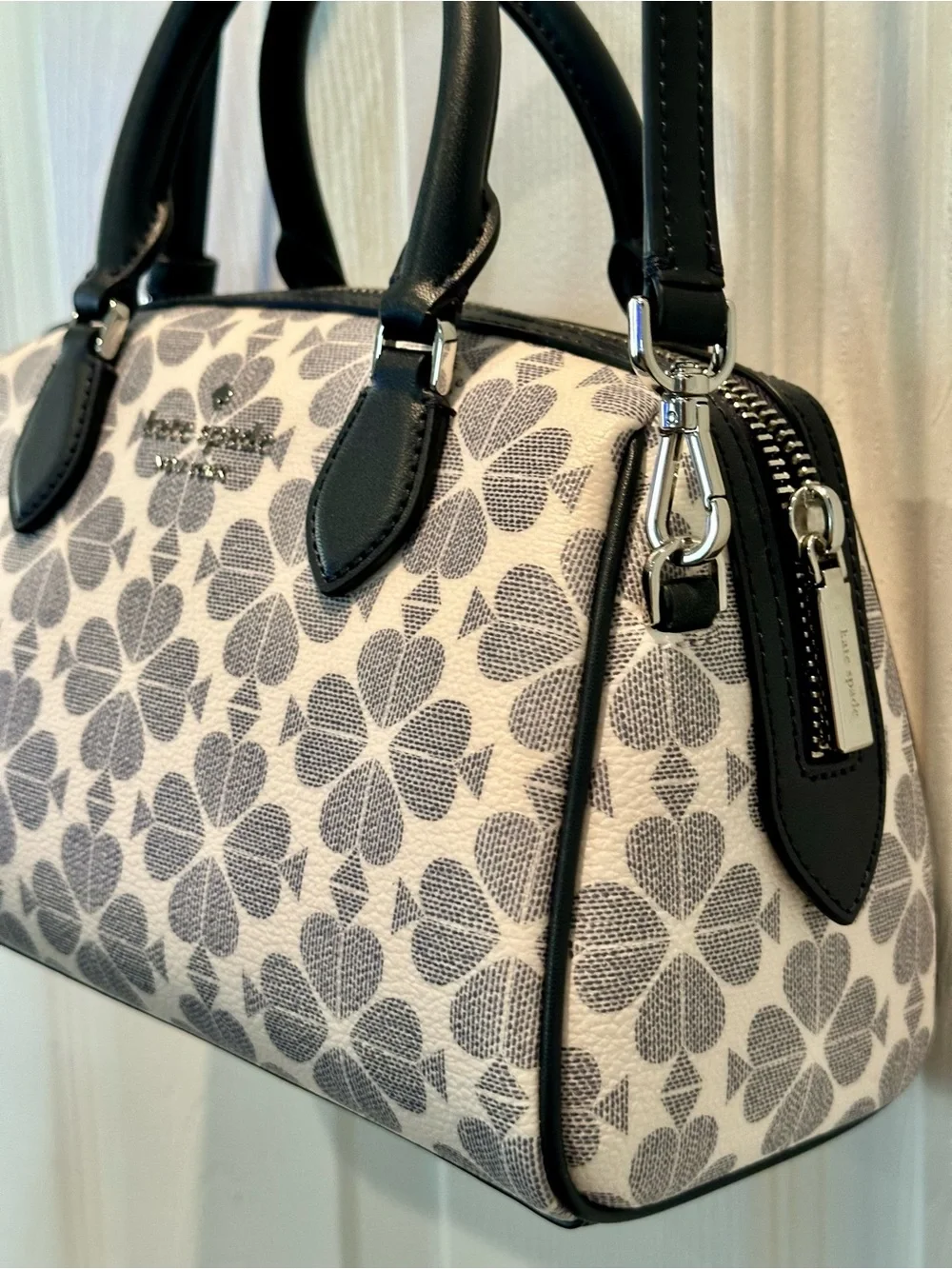 NWT 💙 Kate Spade Flower Small Duffle in White & Navy Satchel/Crossbody